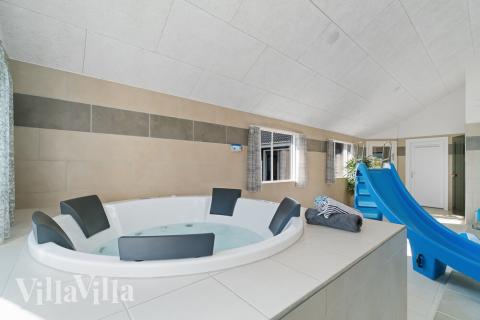 Nyd varmen i spaen i luksushus nr. 731 i Tyskland