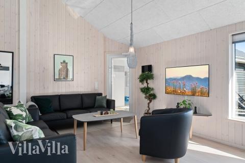 Det store lyse opholdrum i luksushus nr. 731 til 20.