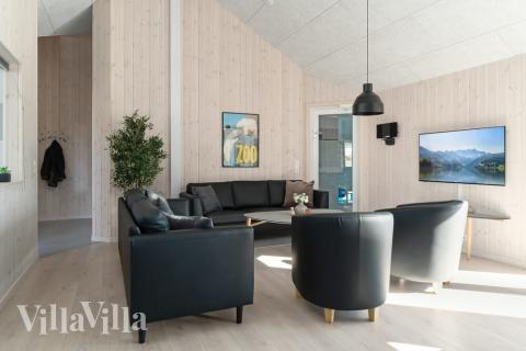 Det store lyse opholdrum i luksushus nr. 729 til 24.