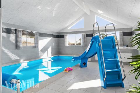 Den lækre pool i luksushuse nr. 729 til 24 personer