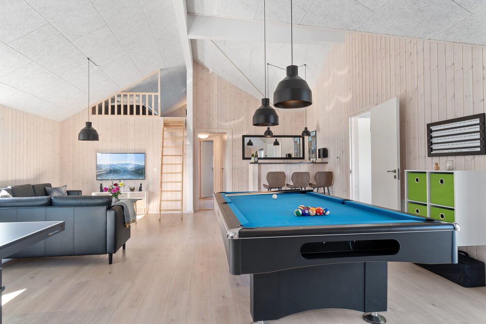 Ud over de mange timer, man kan bruge i husets pool-afdeling, så byder luksushus 729 også på billard/bordtennis og dart