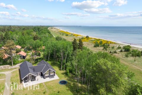 Dette skønne poolhus nr. 503 med plads til 18 personer ligger i Lolland/Falster/Møn