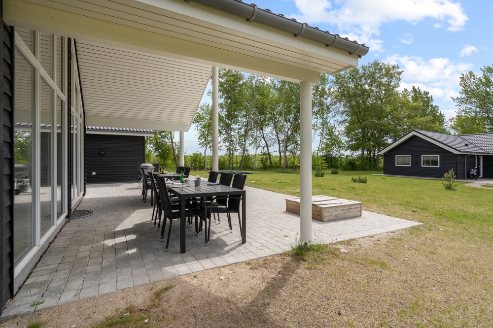 Nyd en grillaften på terrassen i luksushus nr. 503 i Lolland/Falster/Møn