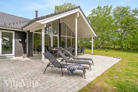 Luksushus nr. 519 har en dejlig terrasse med gode havemøbler til 14 personer.