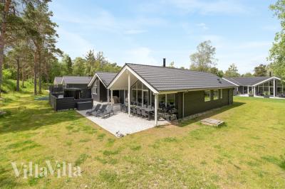 Dette skønne poolhus nr. 519 med plads til 14 personer ligger i Lolland/Falster/Møn