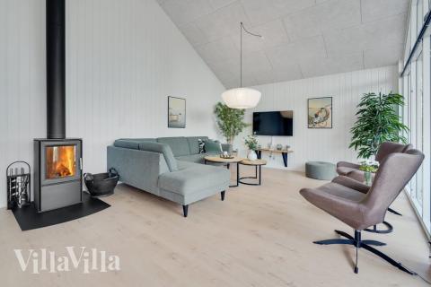 Sofaen i luksushus 511 i Lolland/Falster/Møn indbyder til brætspil eller at se en film sammen.