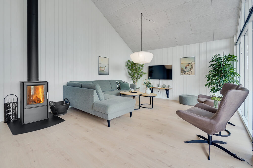 Sofaen i luksushus 511 i Lolland/Falster/Møn indbyder til brætspil eller at se en film sammen.