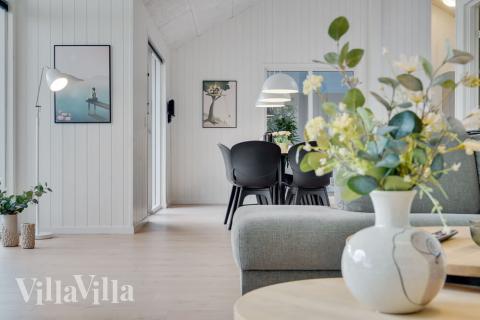 Der er mulighed for hygge i sommerhusets sofaarrangement, når I besøger luksushus nr. 511