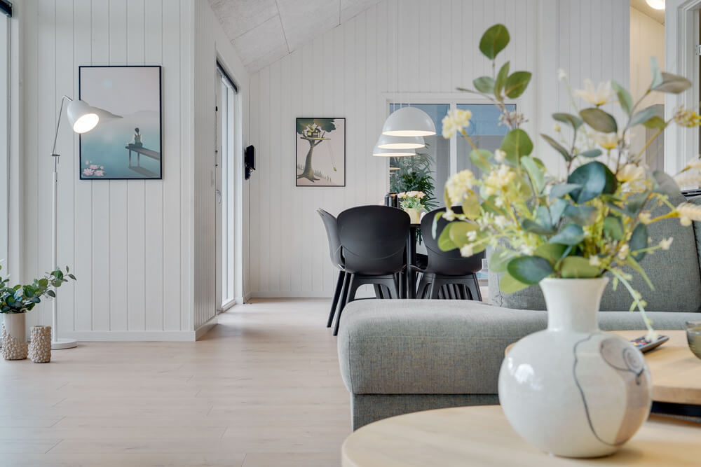 Der er mulighed for hygge i sommerhusets sofaarrangement, når I besøger luksushus nr. 511