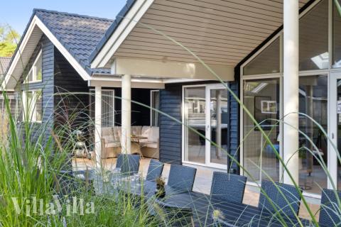 Luksushus nr. 511 har en dejlig terrasse med gode havemøbler til 14 personer.