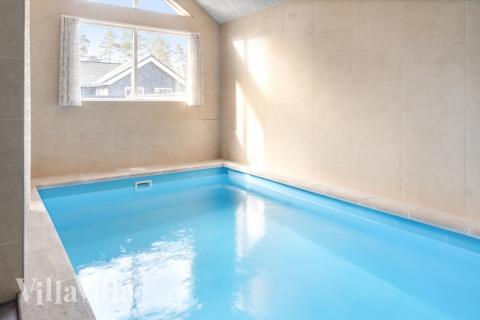 Den lækre pool i luksushuse nr. 511 til 14 personer