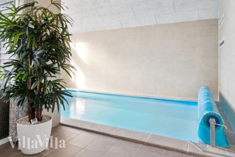 Sommerhus 511 er indrettet med en lækker poolafdeling med vandrutsjebane, dejlig stor indbygget spabad og sauna