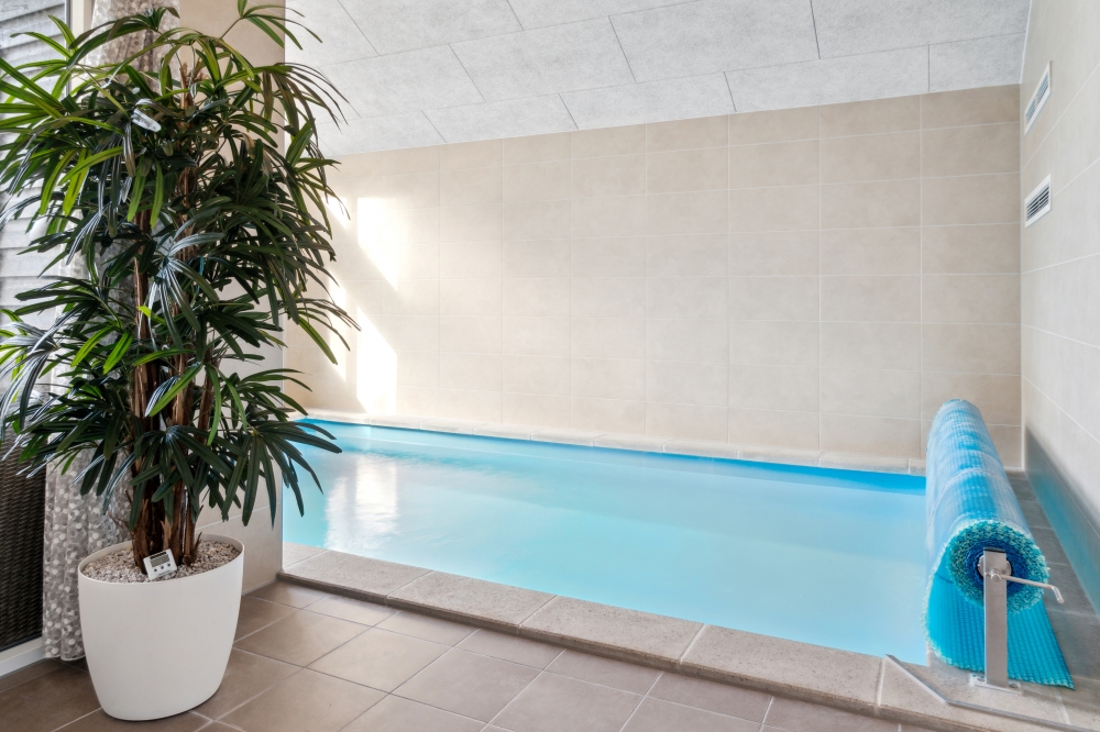 Sommerhus 511 er indrettet med en lækker poolafdeling med vandrutsjebane, dejlig stor indbygget spabad og sauna