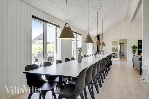 Det store lyse opholdrum i luksushus nr. 491 til 30.