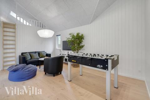 Ud over de mange timer, man kan bruge i husets pool-afdeling, så byder luksushus 513 også på billard/bordtennis og dart