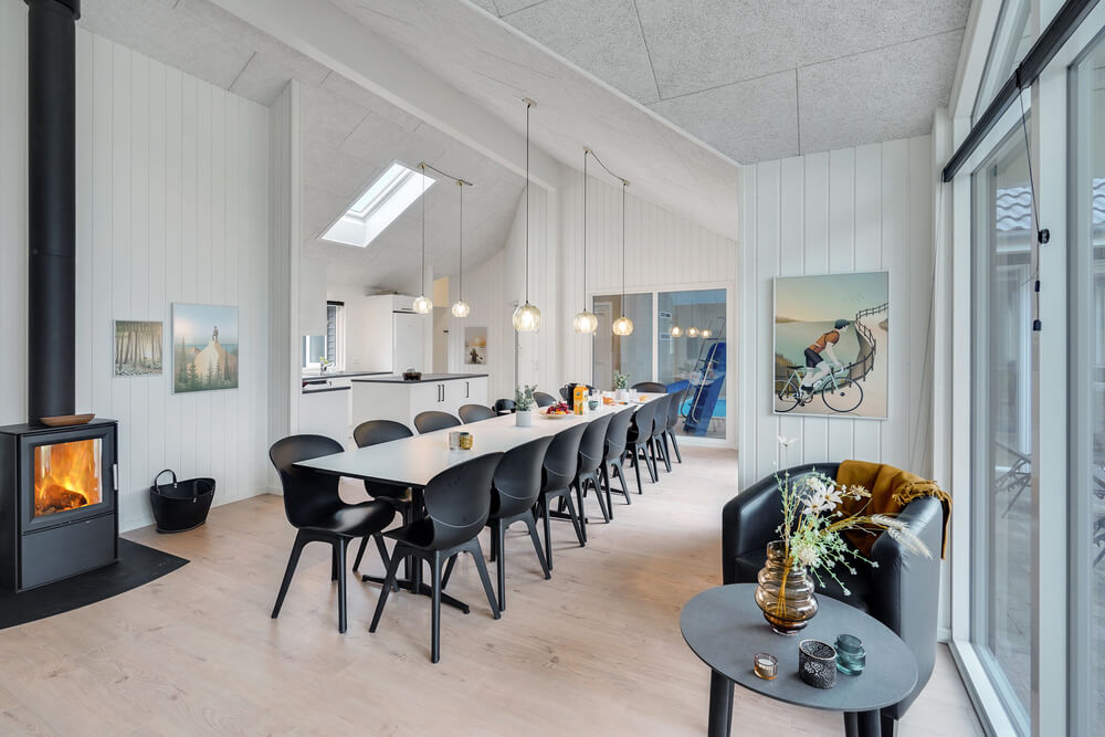 Det store lyse opholdrum i luksushus nr. 513 til 16.