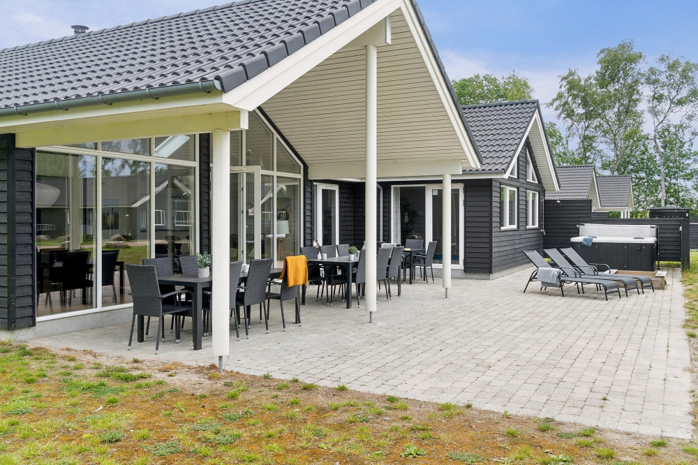 Nyd en grillaften på terrassen i luksushus nr. 513 i Lolland/Falster/Møn