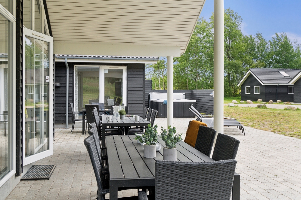 Luksushus nr. 513 har en dejlig terrasse med gode havemøbler til 16 personer.