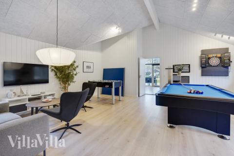 Aktivitetsrum i luksushus nr. 509 med 6 soveværelser og plads til 16 personer.