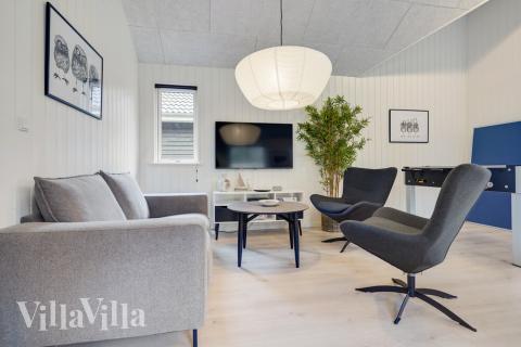 Sofaen i luksushus 509 i Lolland/Falster/Møn indbyder til brætspil eller at se en film sammen.