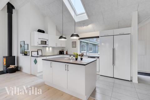 I luksushusets køkken findes alt, hvad I skal bruge til at lave mad til 18 personer. 