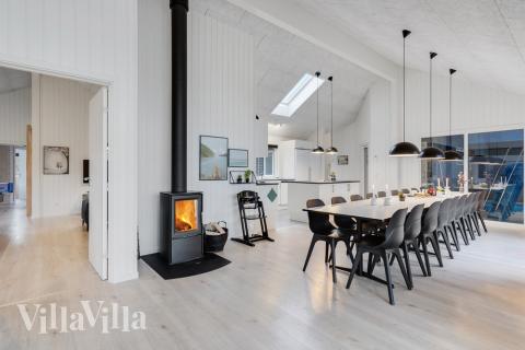 Det store lyse opholdrum i luksushus nr. 502 til 18.