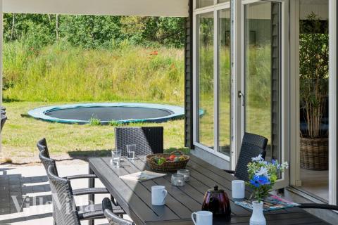 Nyd en grillaften på terrassen i luksushus nr. 502 i Lolland/Falster/Møn
