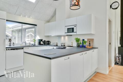 Køkkenet i luksushus nr. 515 er udstyrret, så I let kan lave mad til 14 personer.