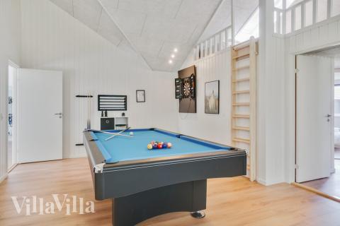 Ud over de mange timer, man kan bruge i husets pool-afdeling, så byder luksushus 515 også på billard/bordtennis og dart