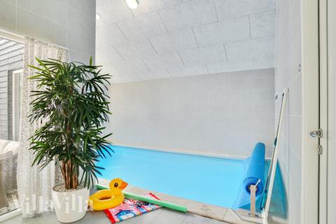 Den lækre pool i luksushuse nr. 515 til 14 personer