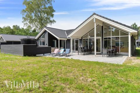 Flot sommerhus nr. 515 med god plads til op til 14 personer