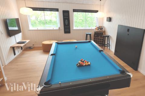 Luksushus 515 til 14 personer byder på et stort aktivitetsrum med bl.a. billard og dart