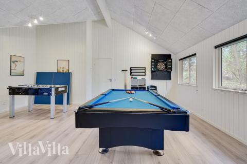 Luksushus 517 til 18 personer byder på et stort aktivitetsrum med bl.a. billard og dart