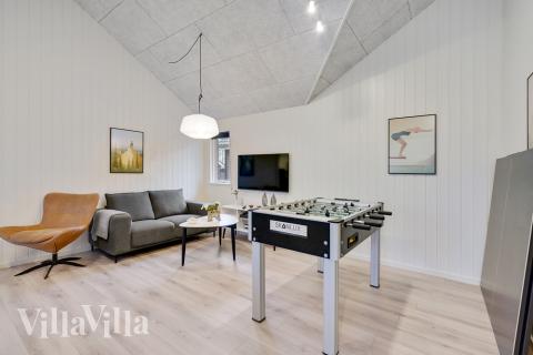 Aktivitetsrum i luksushus nr. 517 med 7 soveværelser og plads til 18 personer.