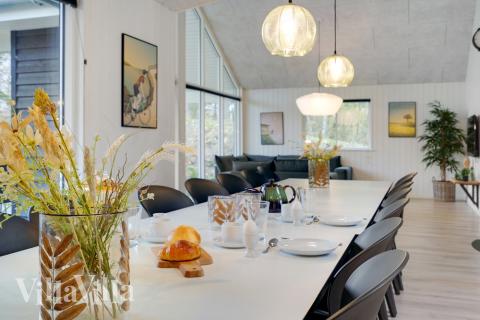 Det store lyse opholdrum i luksushus nr. 517 til 18.