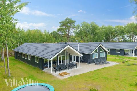 I Lolland/Falster/Møn ligger dette fine poolhus nr. 506 med plads til 18 personer.