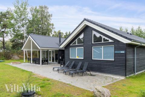 Nyd en grillaften på terrassen i luksushus nr. 506 i Lolland/Falster/Møn