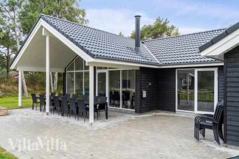 Luksushus nr. 506 har en dejlig terrasse med gode havemøbler til 18 personer.