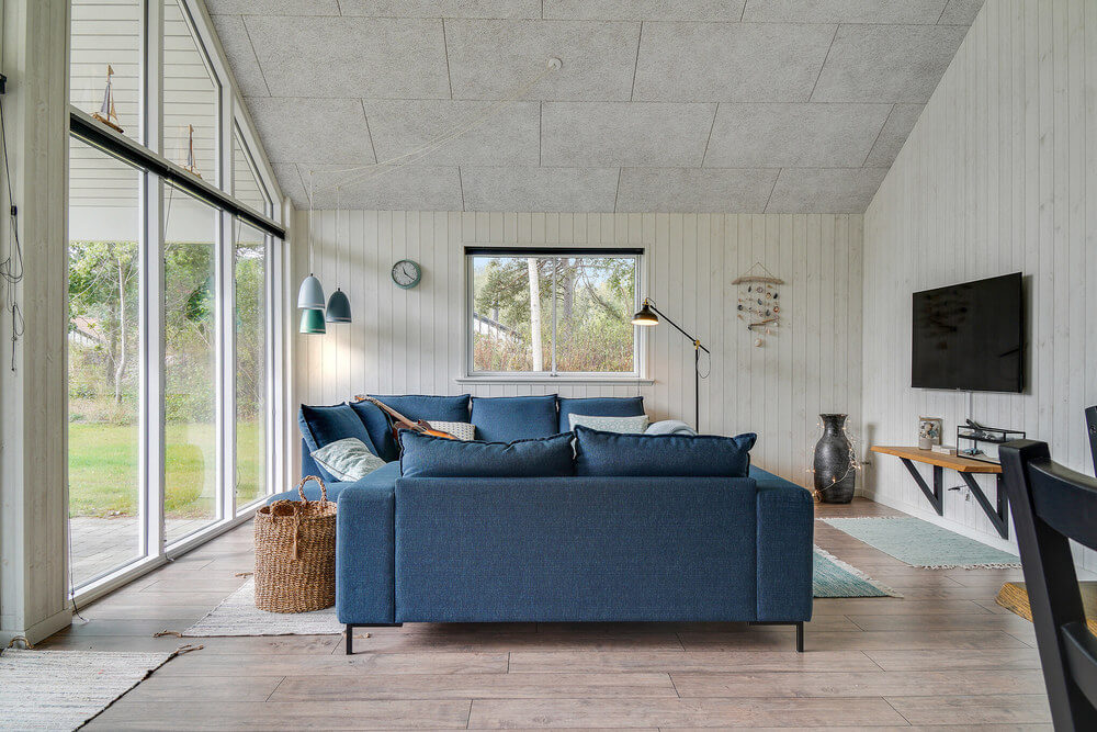 Sofaen i luksushus 506 i Lolland/Falster/Møn indbyder til brætspil eller at se en film sammen.