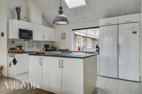 Køkkenet i luksushus nr. 506 er udstyrret, så I let kan lave mad til 18 personer.