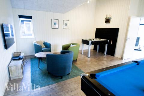 Luksushus 506 til 18 personer byder på et stort aktivitetsrum med bl.a. billard og dart