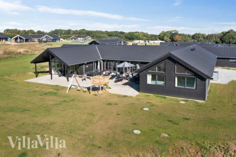 Dette skønne poolhus nr. 497 med plads til 26 personer ligger i Sydjylland