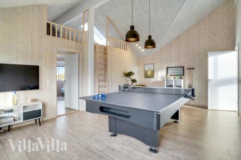 Luksushus 522 til 14 personer byder på et stort aktivitetsrum med bl.a. billard og dart