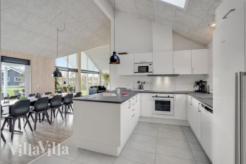 Velindrettet køkken i luksushus nr. 522 i Lolland/Falster/Møn.