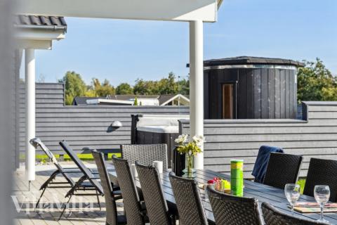 Stor terrasse ved luksushus nr. 522 i Lolland/Falster/Møn.