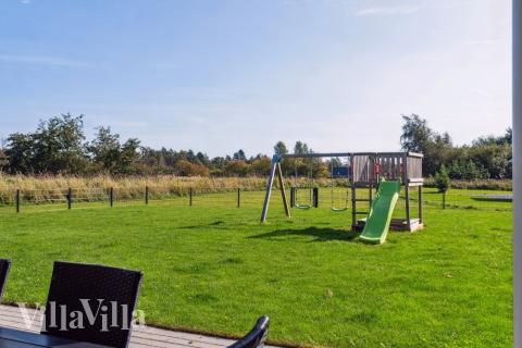 Ud over de mange timer, man kan bruge i husets pool-afdeling, så byder luksushus 522 også på mange udendørs aktiviteter