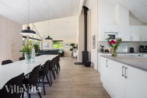 Det store lyse opholdrum i luksushus nr. 498 til 18.