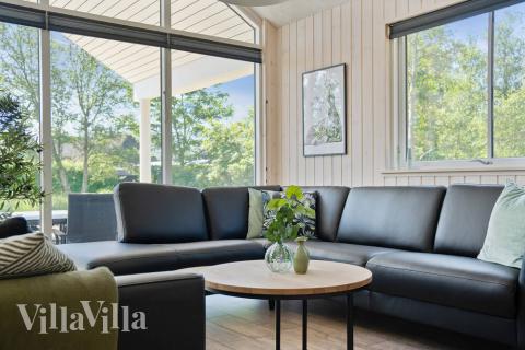 Sofaen i luksushus 498 i Vestjylland indbyder til brætspil eller at se en film sammen.