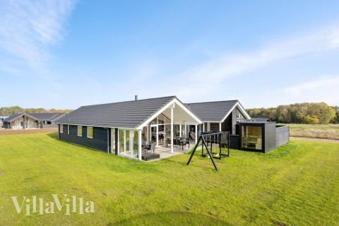 Flot sommerhus nr. 521 med god plads til op til 16 personer