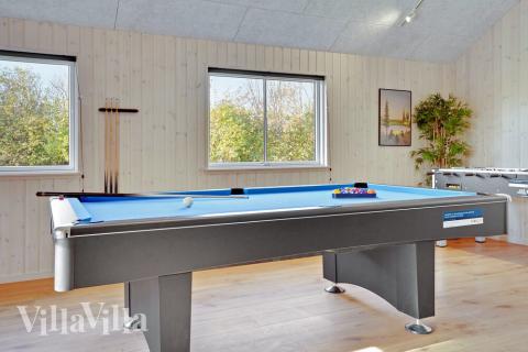 Luksushus 521 til 16 personer byder på et stort aktivitetsrum med bl.a. billard og dart